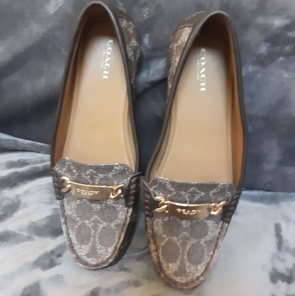 Authentic Coach Olive Loafers - Picture 3 of 7